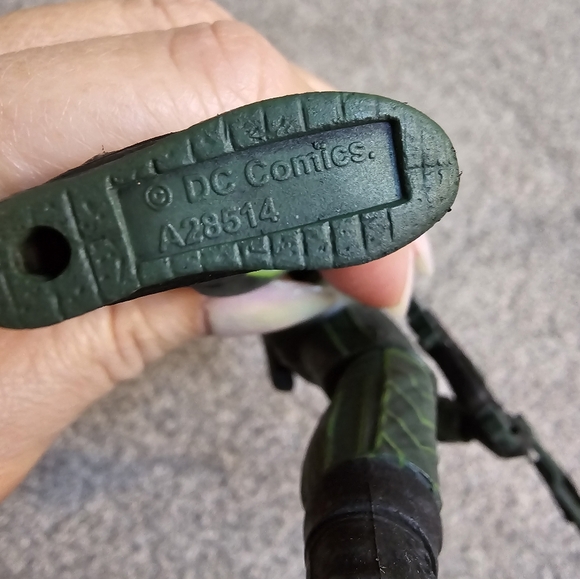 DC Collectibles Arrow Action Figure EUC with All Assessories Included, no box - Picture 5 of 5